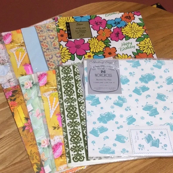 Vintage Assorted Gift Wrapping - Picture 1 of 3